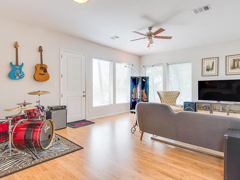 5404 Ledesma Rd — Photo 2