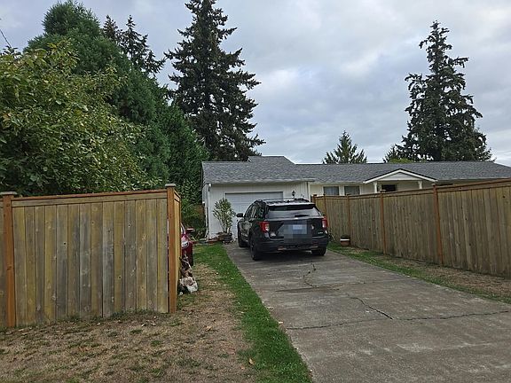 3rd image of 318 Cedar Ct