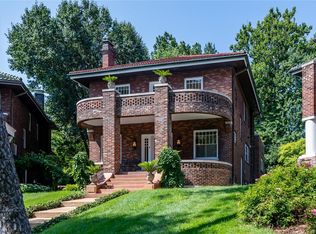 7728 Country Club Ct, Saint Louis, MO 63105