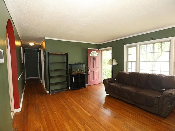 4th image of 600 Greenleaf Ct
