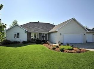 2937 Cinnamon Ridge Trl, Green Bay, WI 54313