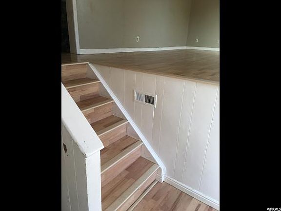 3rd image of 535 N Canyon View Dr