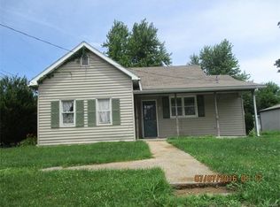 219 W Curry St, Bowling Green, MO 63334