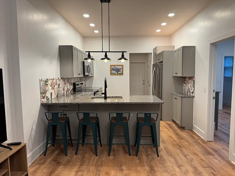 36 Oak St — Photo 3