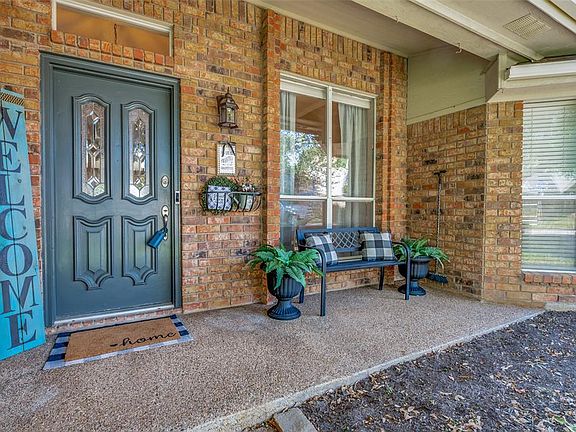 4th image of 3301 Fox Glen Dr