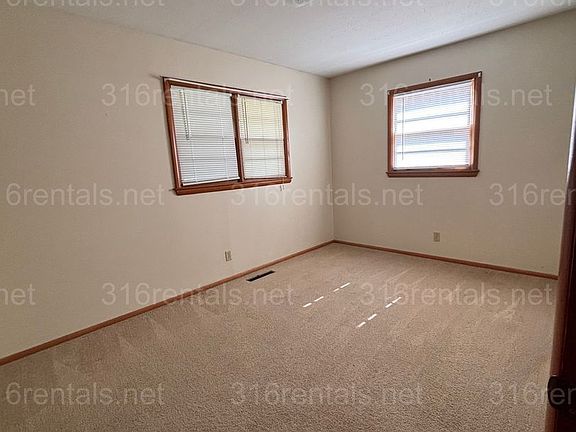 3rd image of 307 E Warren Rd