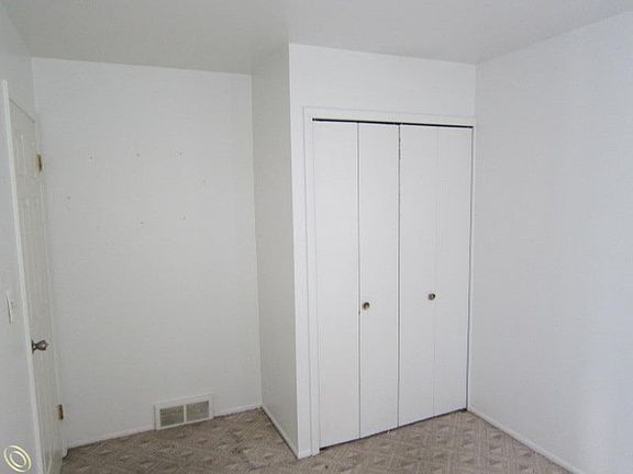 5th image of 5637 Centralia St