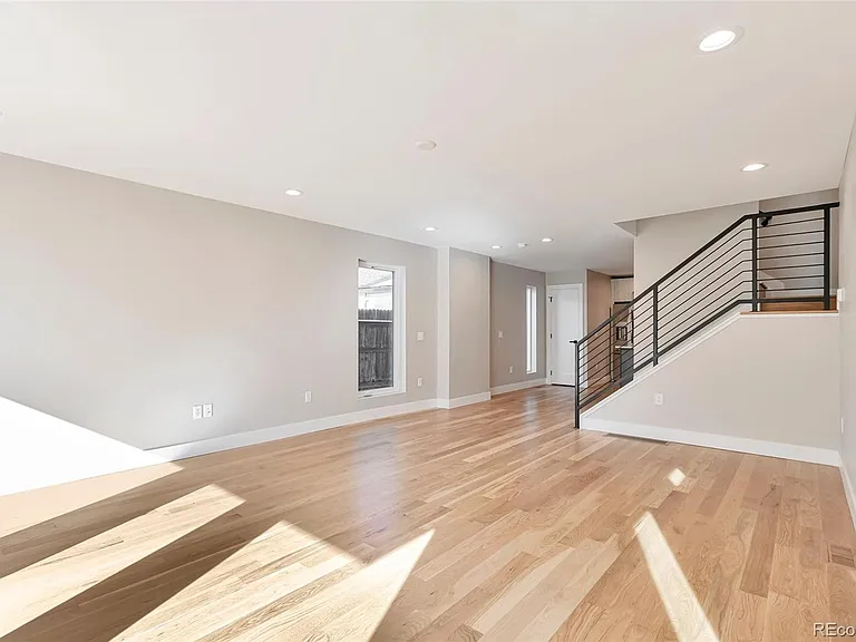 1453 Irving St — Photo 7
