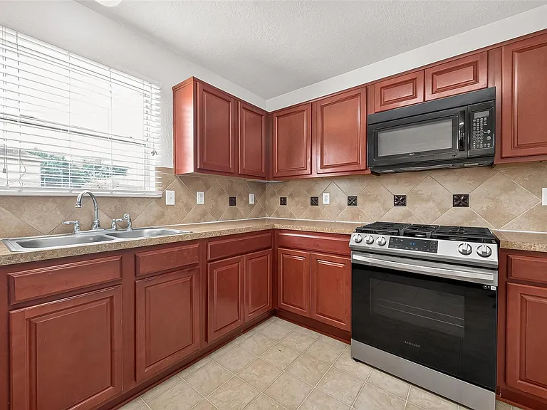 18403 Tupper Bend Ln — Photo 15