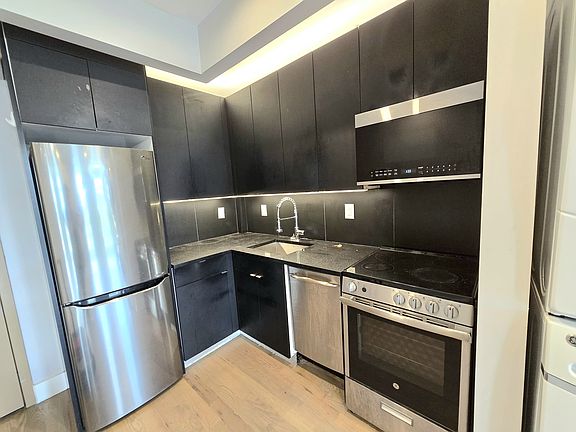 2nd image of 615 E 17th St #5C