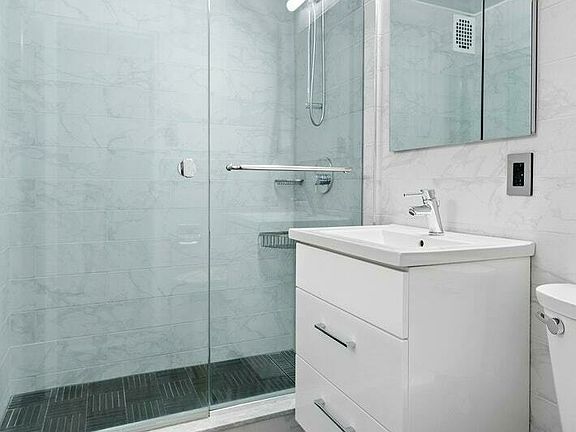 4th image of 140 E 56th St APT 11E