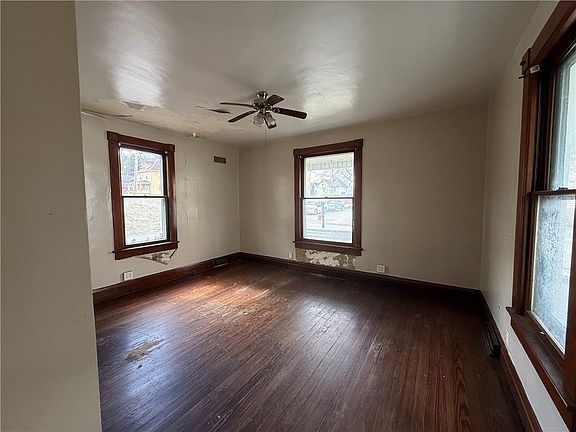 4th image of 1613 Hanna St