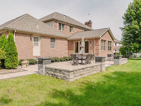 2nd image of 111 Kings Ln