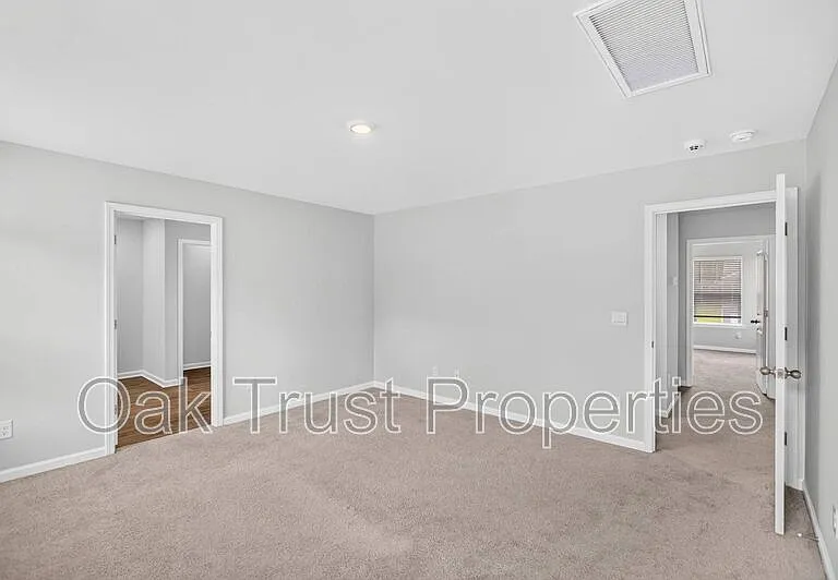 147 Cloverleaf St — Photo 11