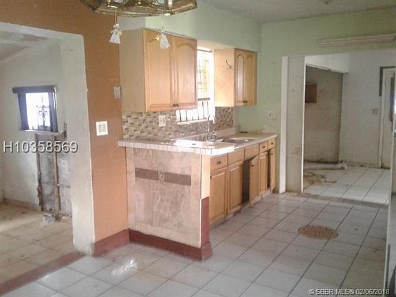 3rd image of 19810 NW 39th Ct