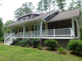 190 Woods Cove Ln, Mathews, VA 23109