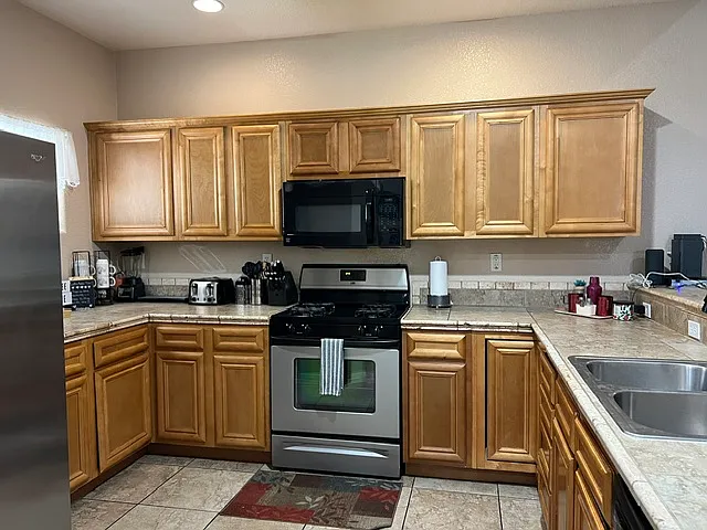 3 bed, 2.0 bath, 1323 sqft, $1,650 — Photo 3