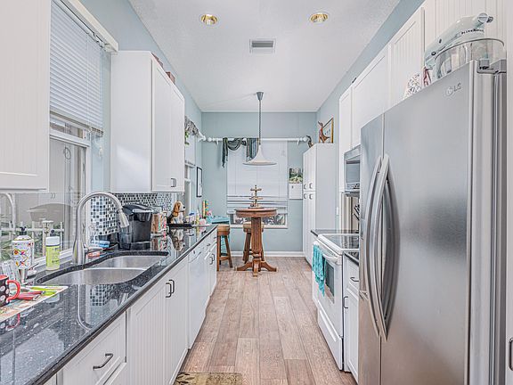 2nd image of 2664 SW Prospect Pl