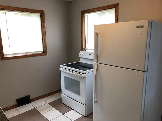 2 bed, 900 sqft, $1,500 — Photo 3