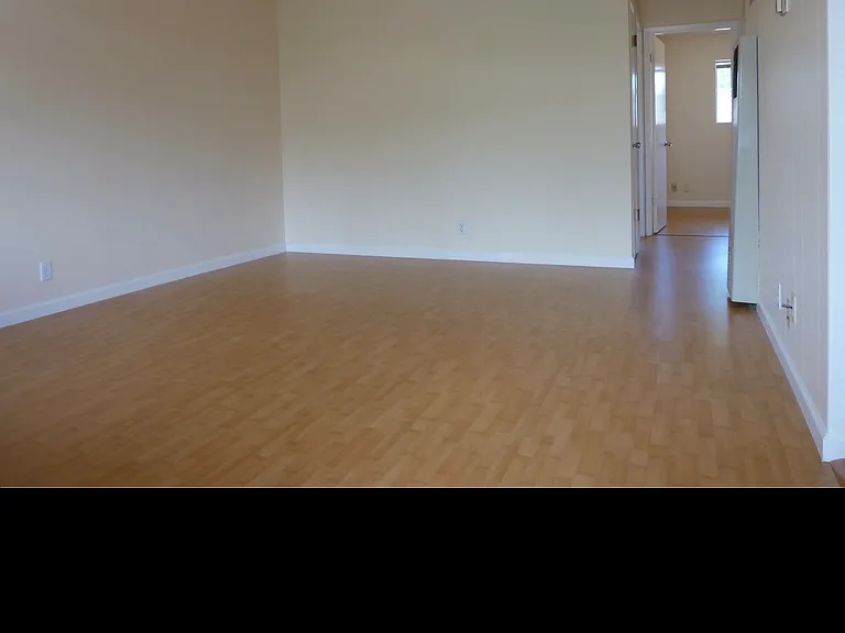 945 Kearney St #E — Photo 5