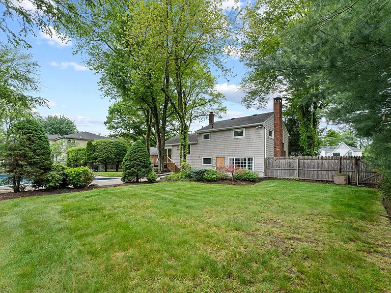 8 Brook Way — Photo 31