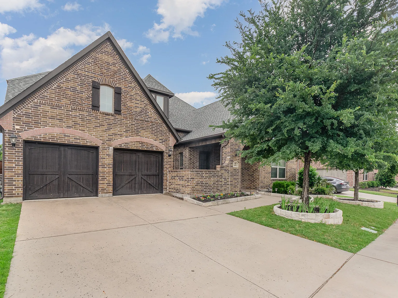 4 bed, 3.5 bath, 3849 sqft, $3,950 — Photo 2