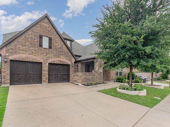 2nd image of 605 Conifer Ln
