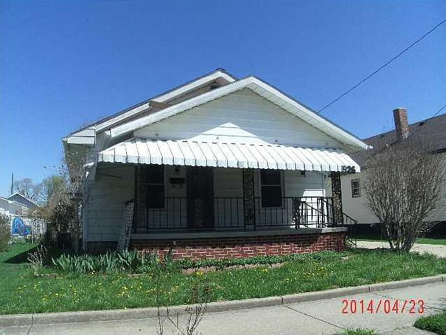 1st image of 526 W 3rd St