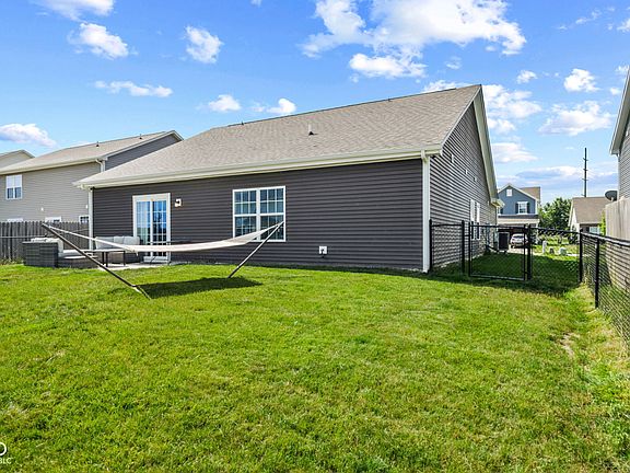 3rd image of 672 Albermarle Dr