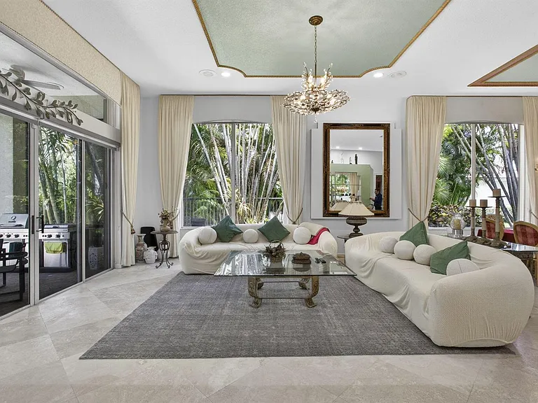 10880 Northgreen Dr — Photo 14