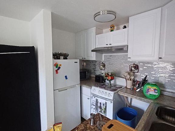5th image of 137 Highland Ave