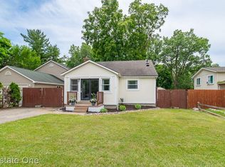 6345 Andersonville Rd, Waterford, MI 48329