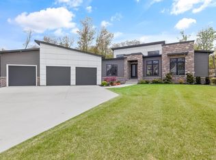 50824 Brownstone Dr, Granger, IN 46530