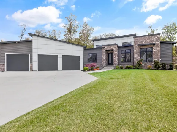 50824 Brownstone Dr, Granger, IN 46530