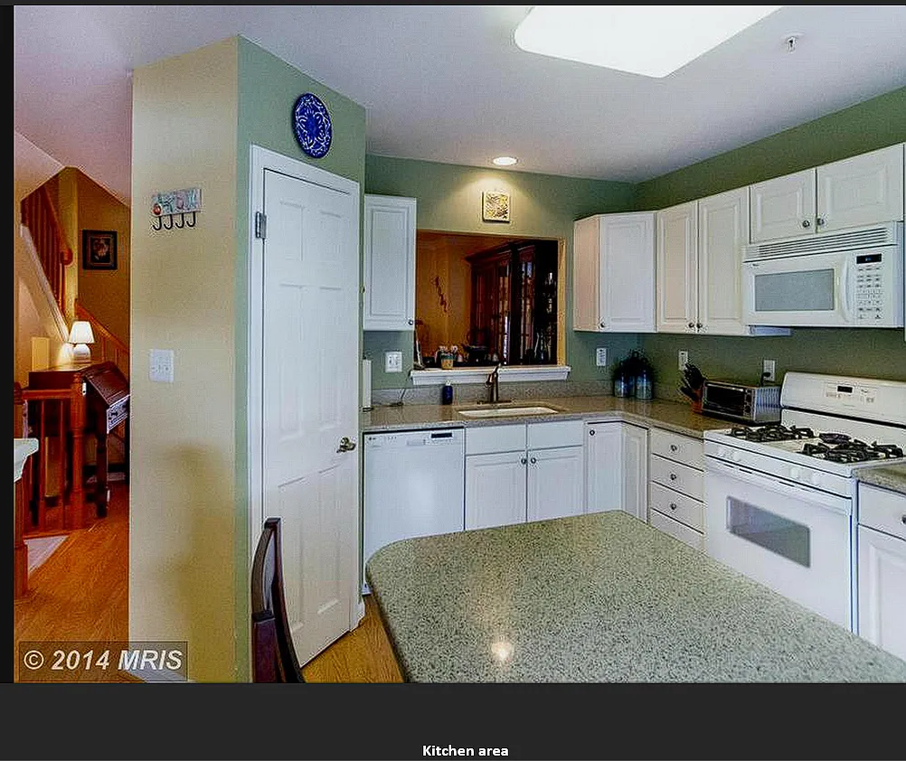 3 bed, 2.5 bath, 2600 sqft, $3,000 — Photo 3