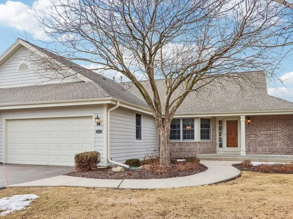 18510 Stonehedge DRIVE #B, Brookfield, WI 53045