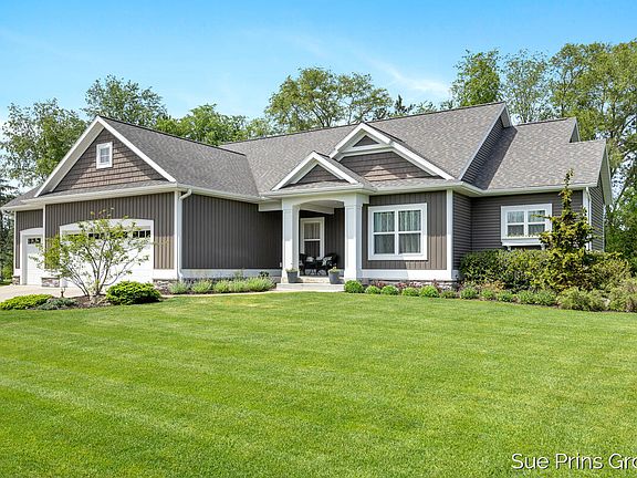 2nd image of 8429 Pinecroft Ct