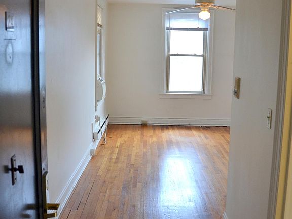 4th image of 29 W Daniels St APT 19