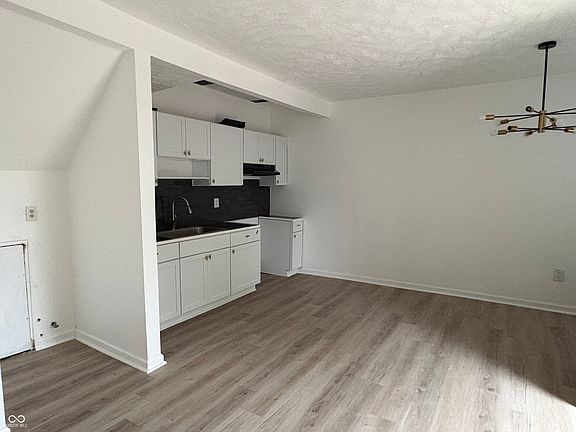 3rd image of 110 Wisconsin St