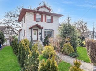 704 Prospect Ave, Ridgefield, NJ 07657