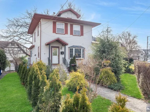 704 Prospect Ave, Ridgefield, NJ 07657