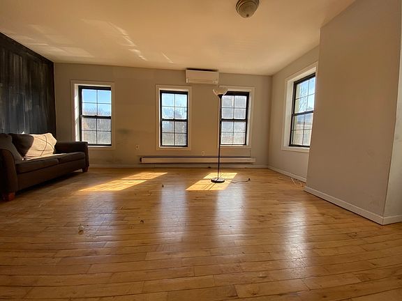 3rd image of 187 Johnson Ave #3