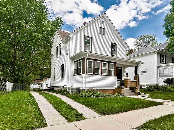 2nd image of 121 N Chicago Ave