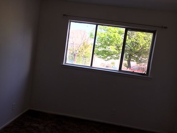 3rd image of 220 S Idaho St
