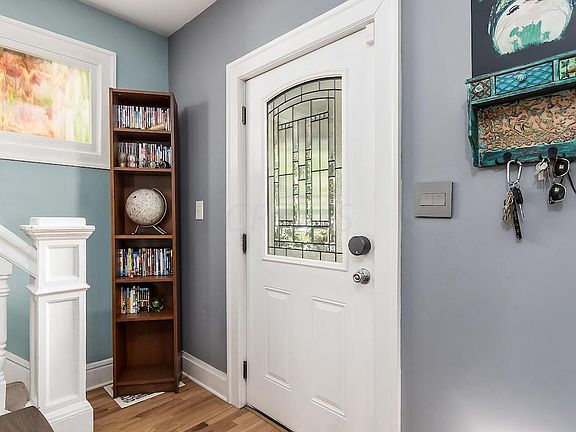 5th image of 221 E Morrill Ave