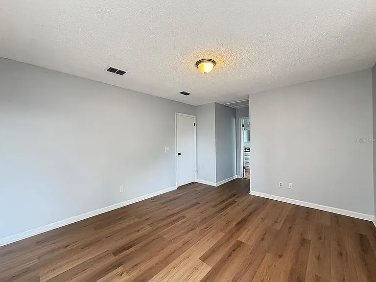 9923 Castleton St — Photo 15