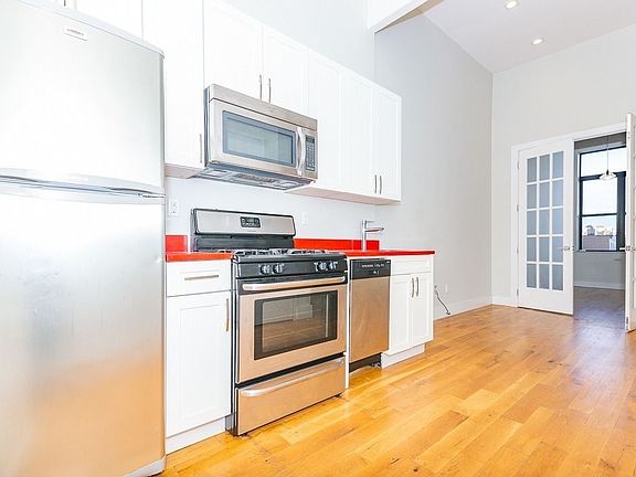3rd image of 186 Wilson Ave #4S