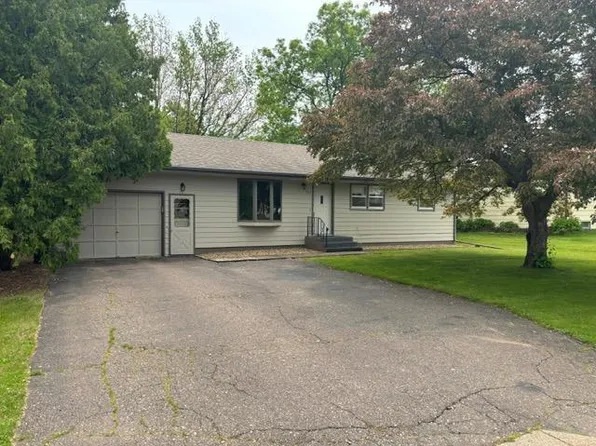 555 2nd Ave NE, Milaca, MN 56353