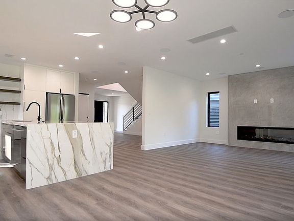 4th image of 4042 Denny Ave
