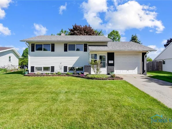 840 Maple Ln, Waterville, OH 43566